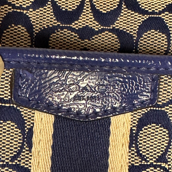 Coach RARE North/South Swingpack Navy Signature Crossbody - Style F51163 - Picture 4 of 16